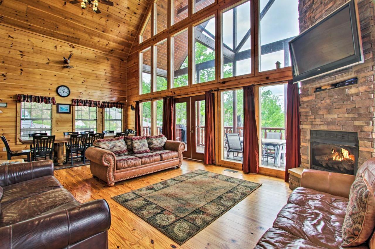 Expansive Gatlinburg Cabin Hot Tub, Deck And Grill! Villa Exterior photo