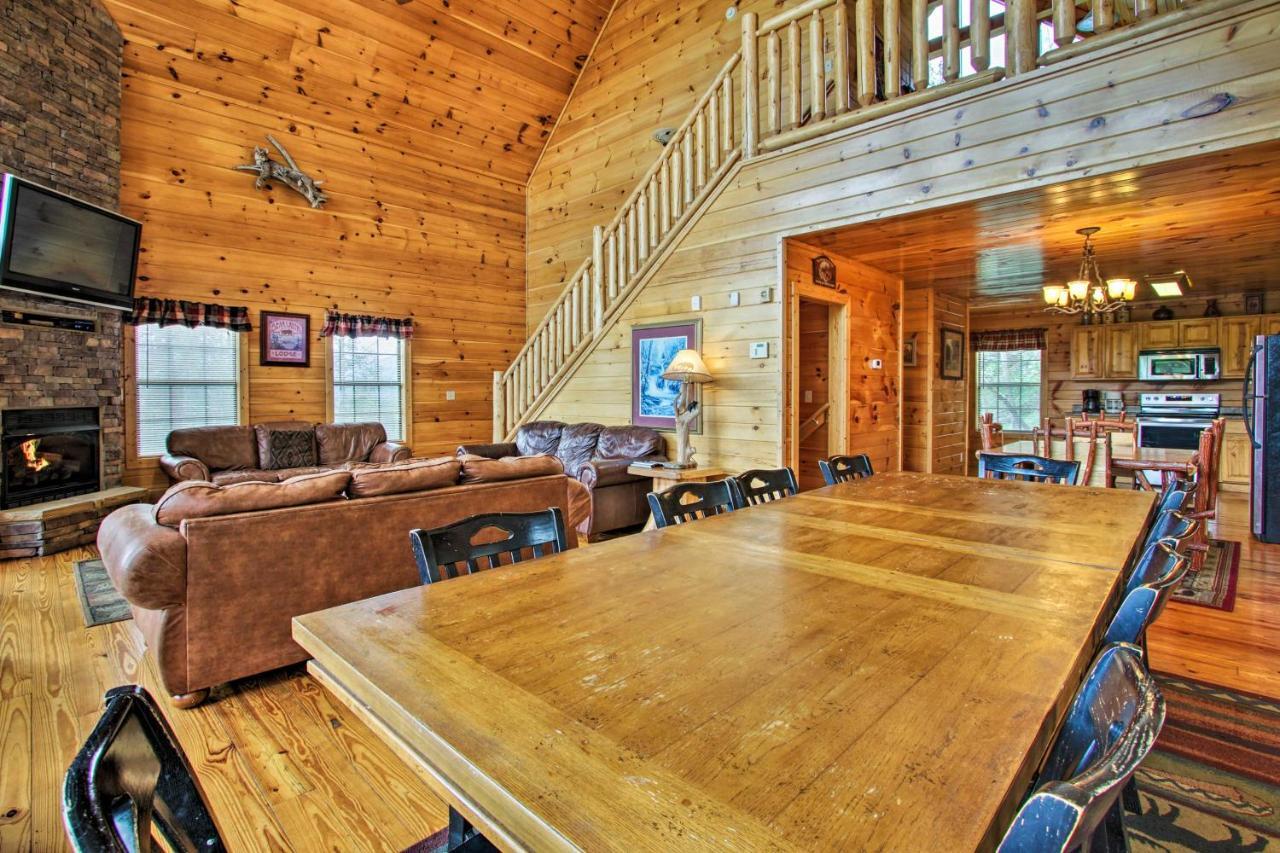 Expansive Gatlinburg Cabin Hot Tub, Deck And Grill! Villa Exterior photo