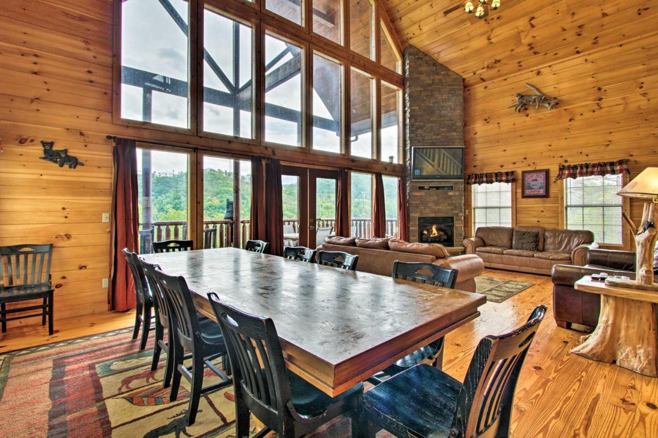 Expansive Gatlinburg Cabin Hot Tub, Deck And Grill! Villa Exterior photo