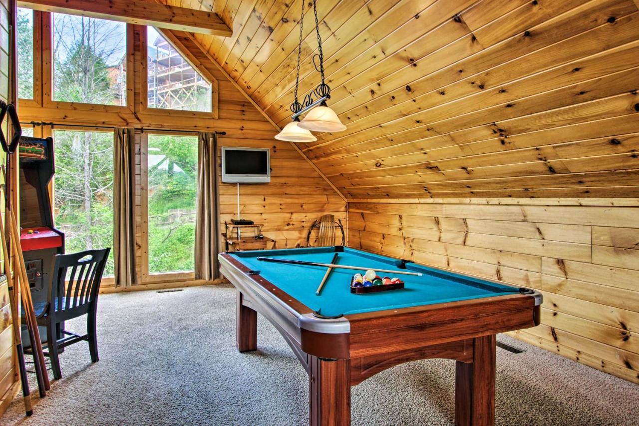 Expansive Gatlinburg Cabin Hot Tub, Deck And Grill! Villa Exterior photo