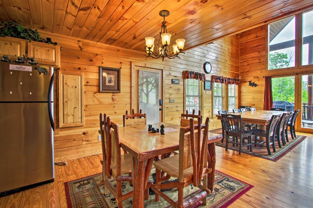 Expansive Gatlinburg Cabin Hot Tub, Deck And Grill! Villa Exterior photo