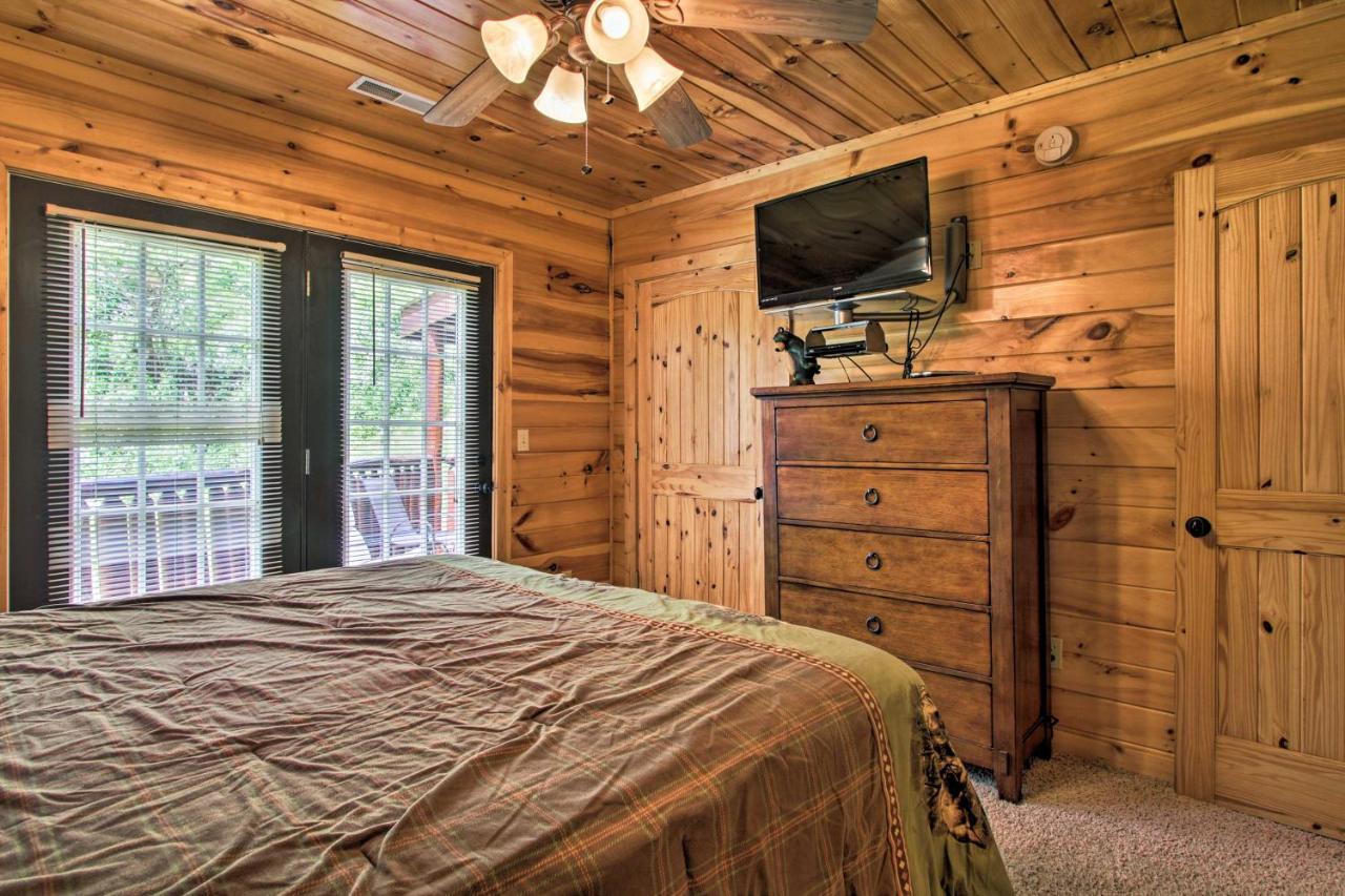 Expansive Gatlinburg Cabin Hot Tub, Deck And Grill! Villa Exterior photo